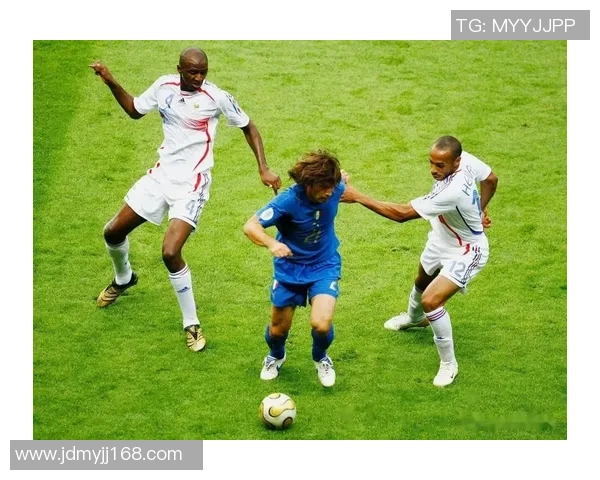 足球场上的传奇与梦想足球明星们的故事与奋斗历程