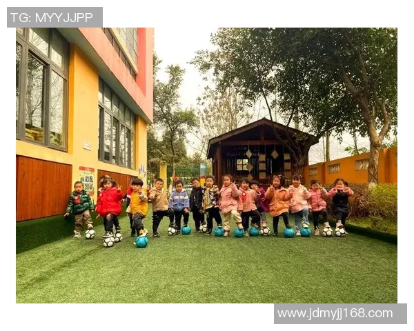 楼下足球的乐趣与友谊：小区孩子们的快乐时光与成长故事