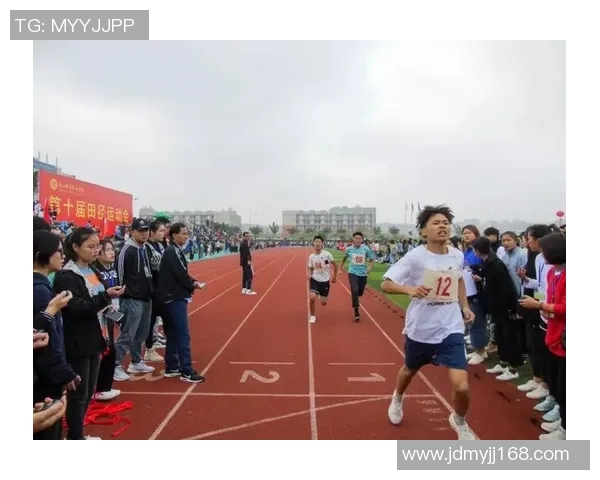 热血青春踢足球的动漫帅气角色瞬间集锦让你感受运动的激情与魅力