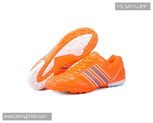 穿戴铁钉足球鞋的优势与适用场合解析 穿戴铁钉足球鞋的优势与适用场合解析